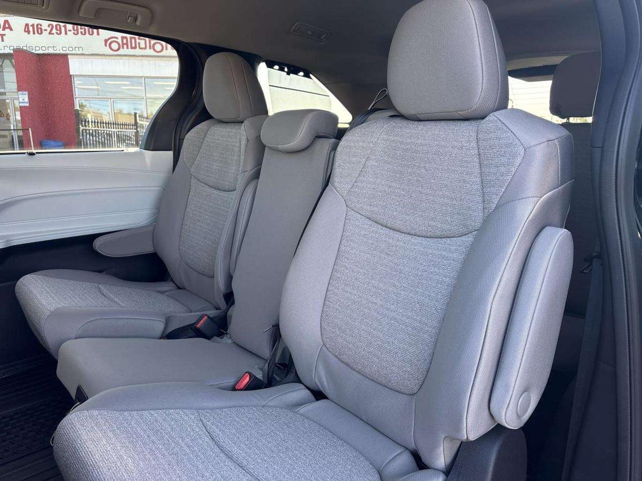 2026 Toyota Sienna LE Hybrid Photo