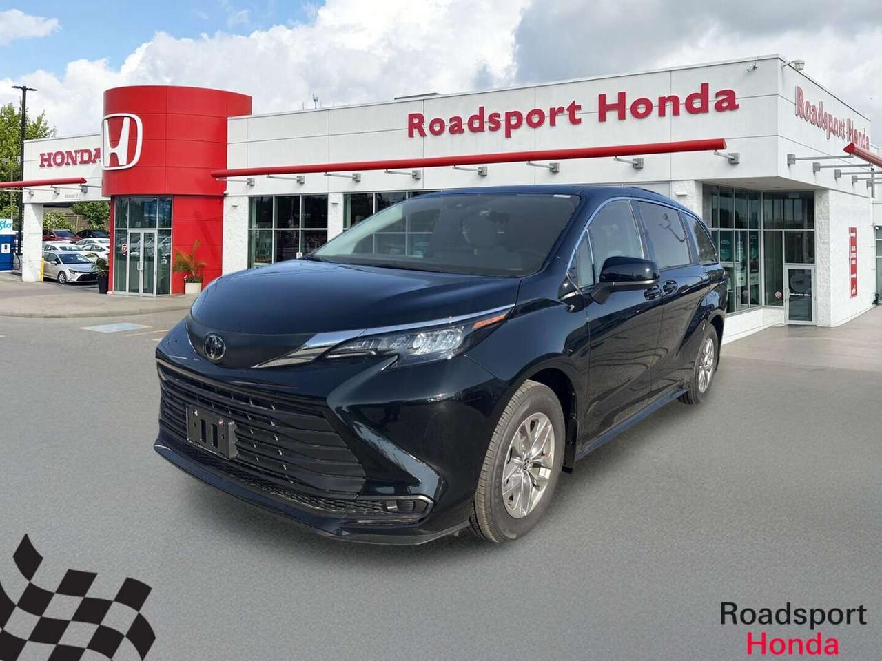 2026 Toyota Sienna LE Hybrid Photo0