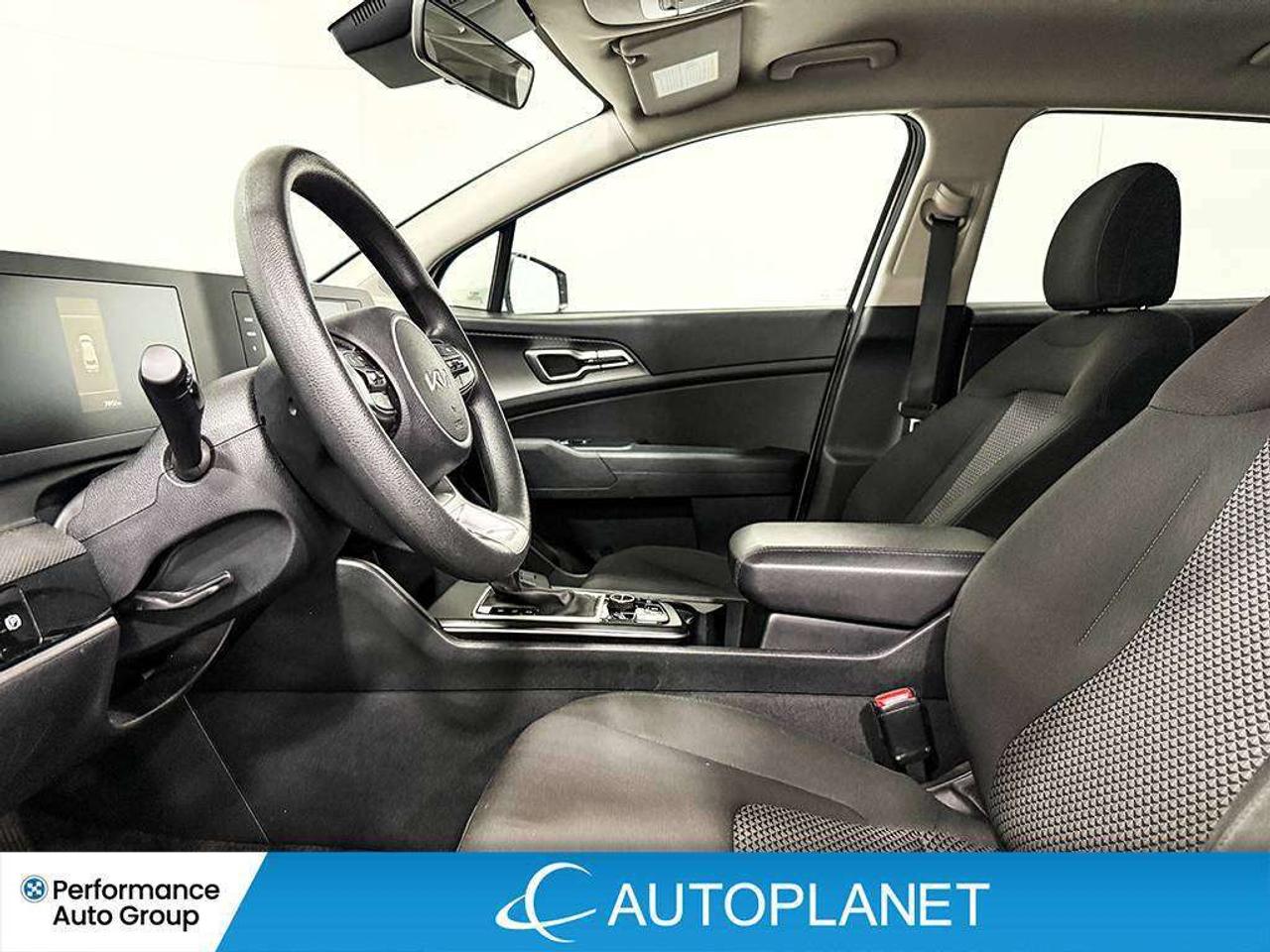 2024 Kia Sportage LX AWD, Back Up Cam, Heated Seats, New Brakes! Photo