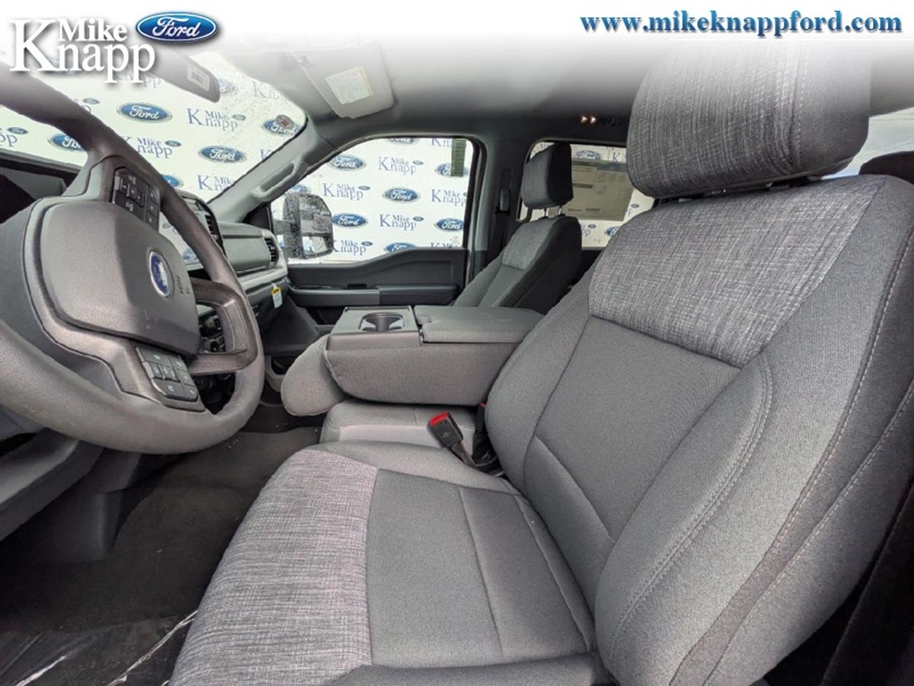 2026 Ford F-350 Super Duty XLT Photo