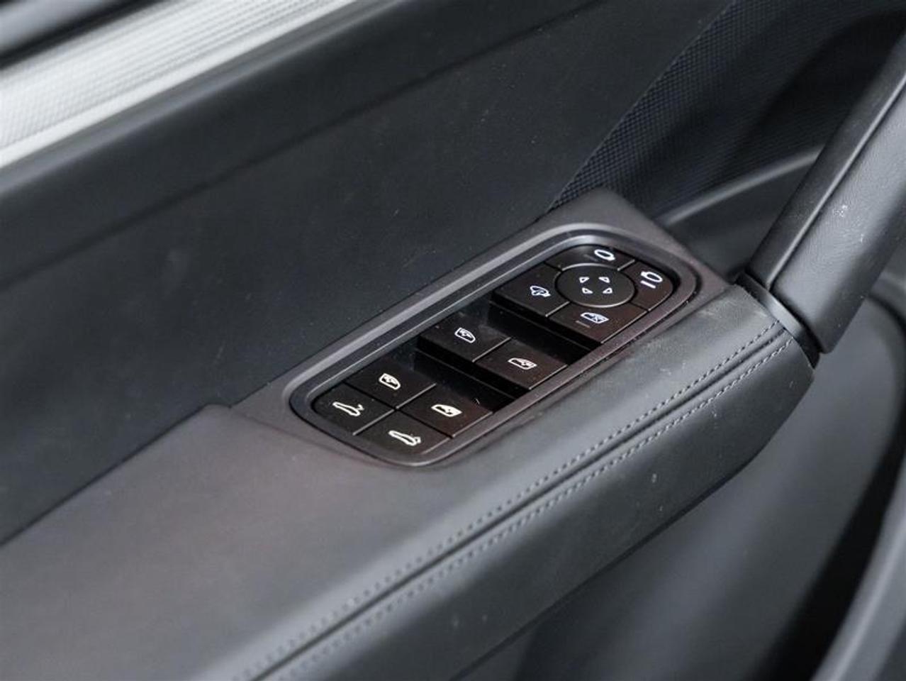 2025 Porsche Cayenne  Photo
