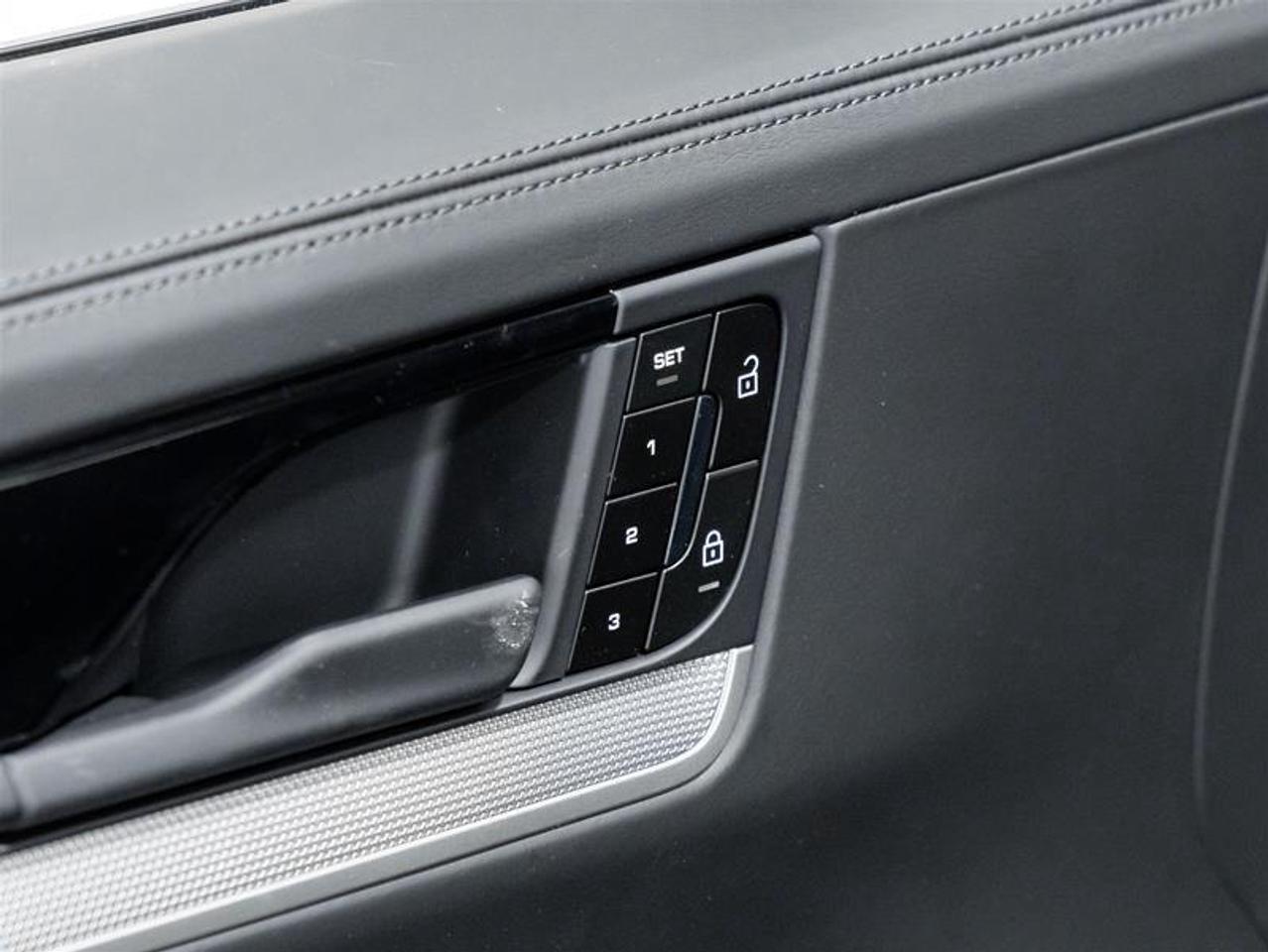 2025 Porsche Cayenne  Photo