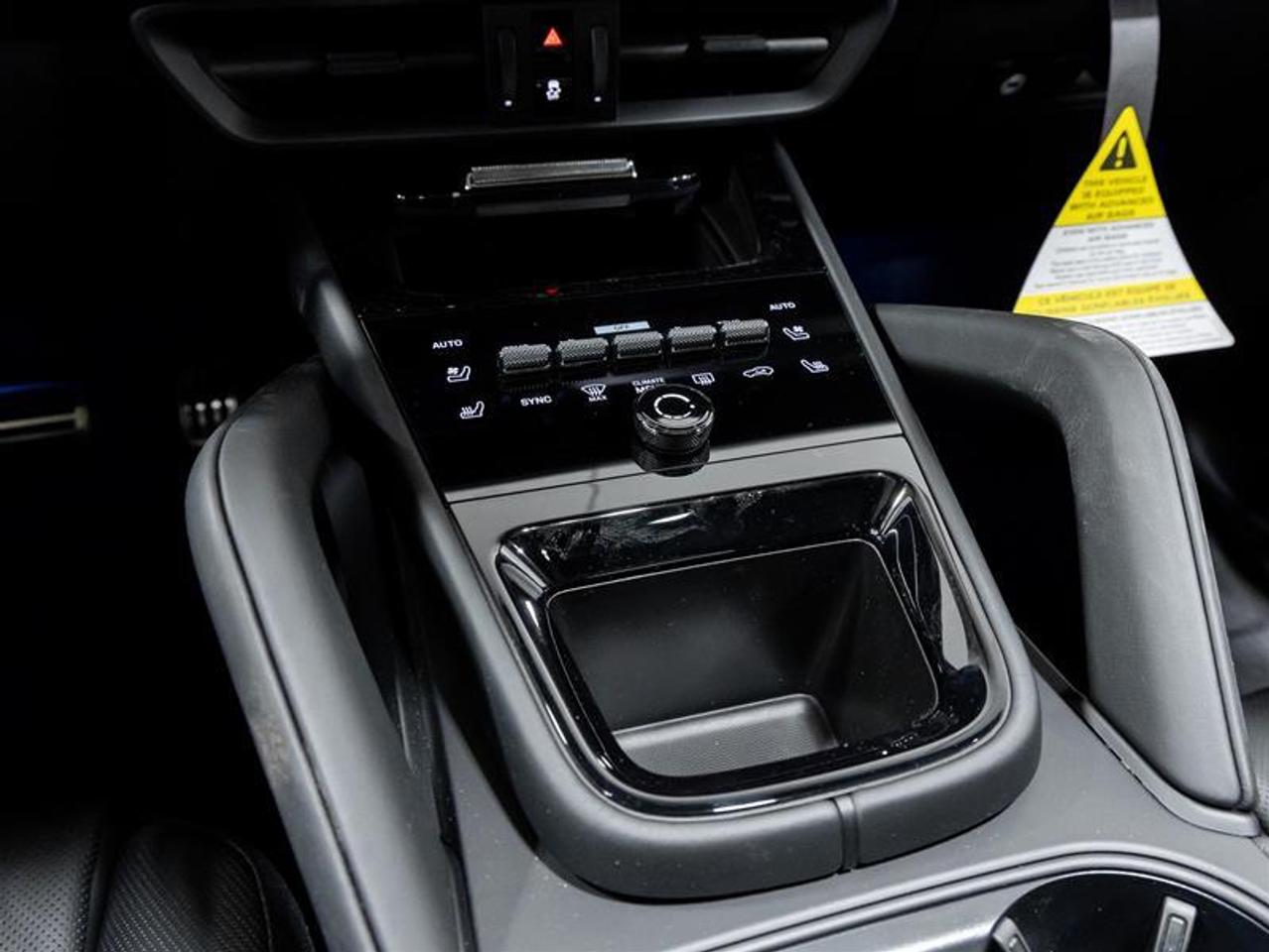 2025 Porsche Cayenne  Photo