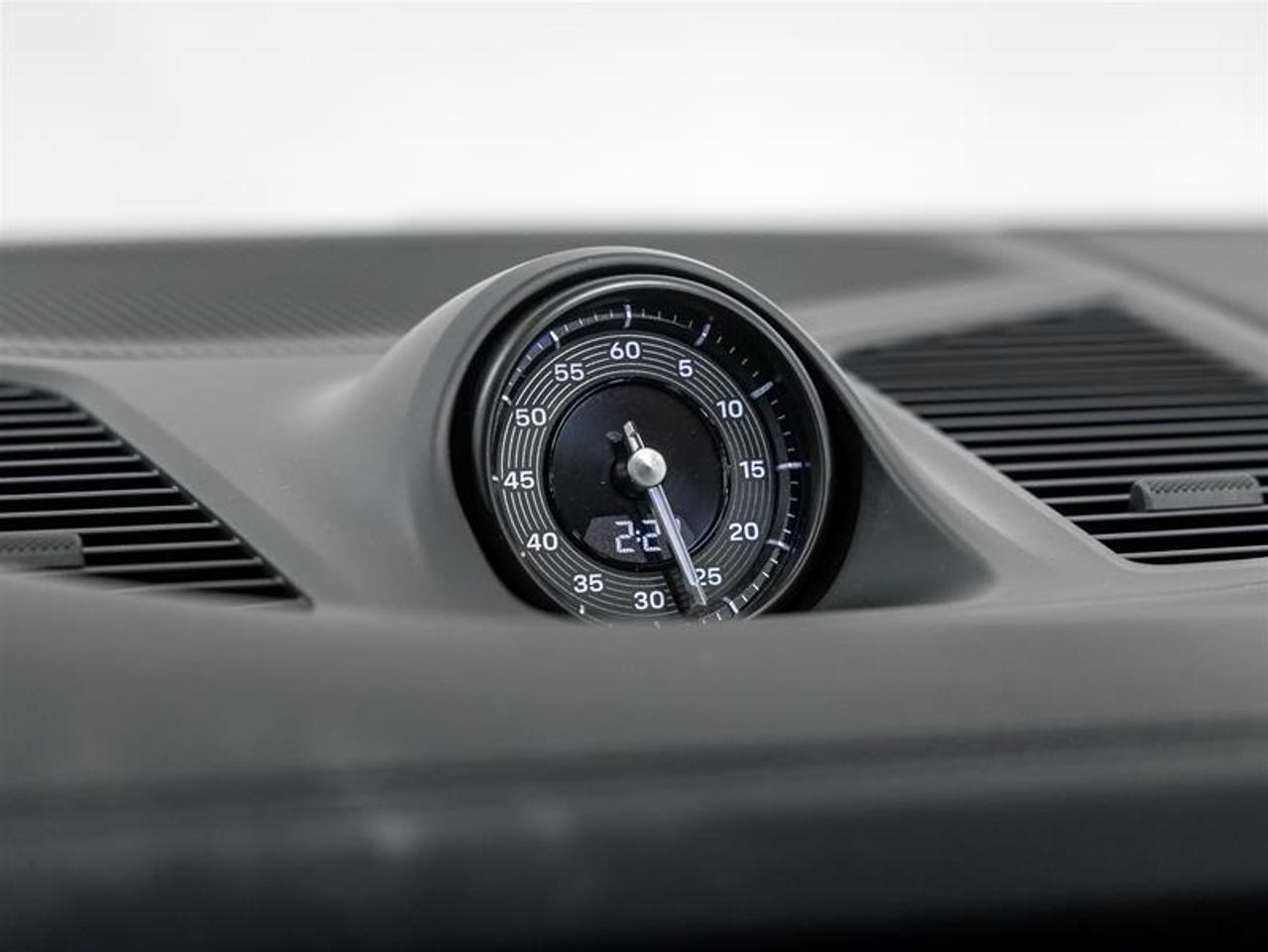 2025 Porsche Cayenne  Photo