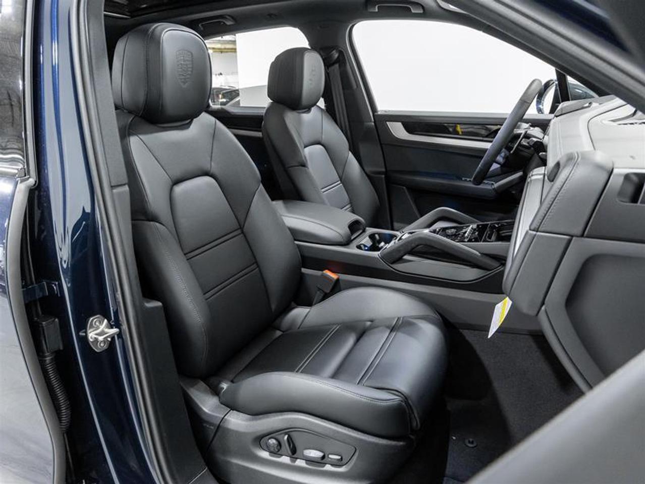 2025 Porsche Cayenne  Photo