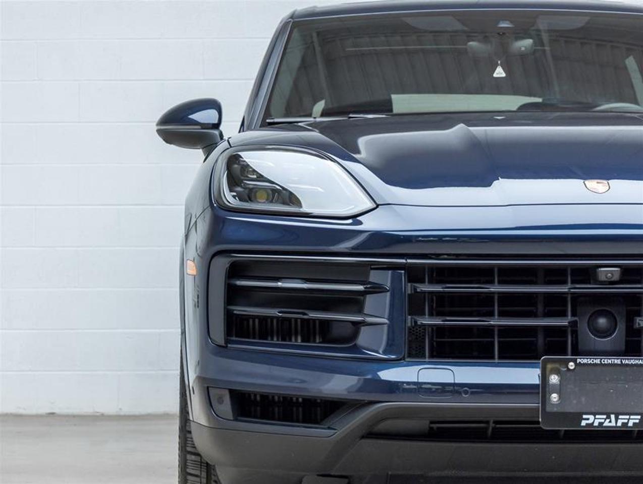 2025 Porsche Cayenne  Photo2