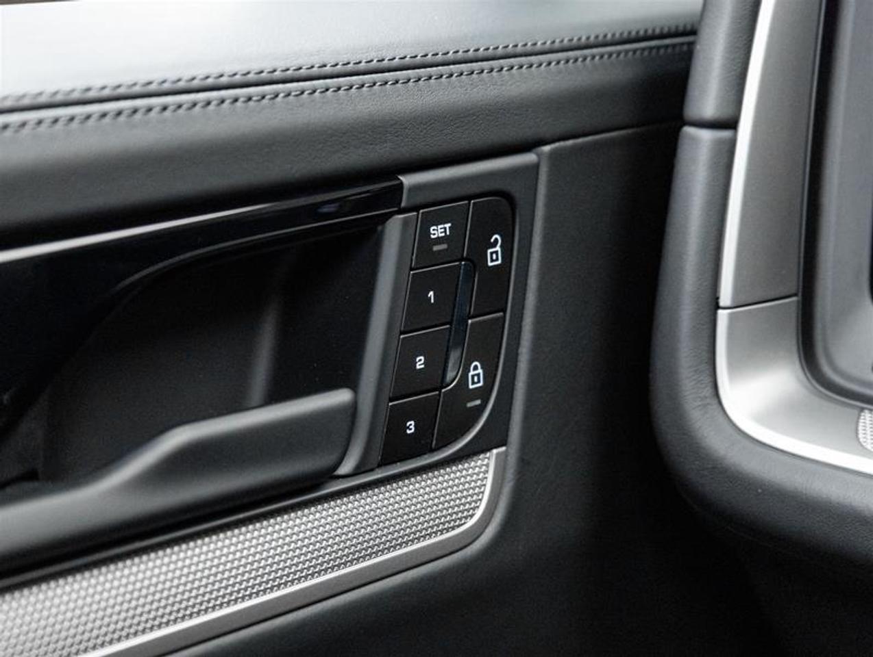 2025 Porsche Cayenne  Photo