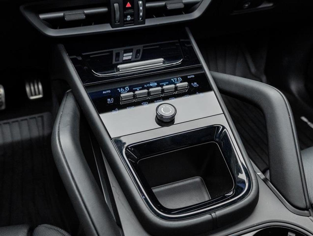 2025 Porsche Cayenne  Photo