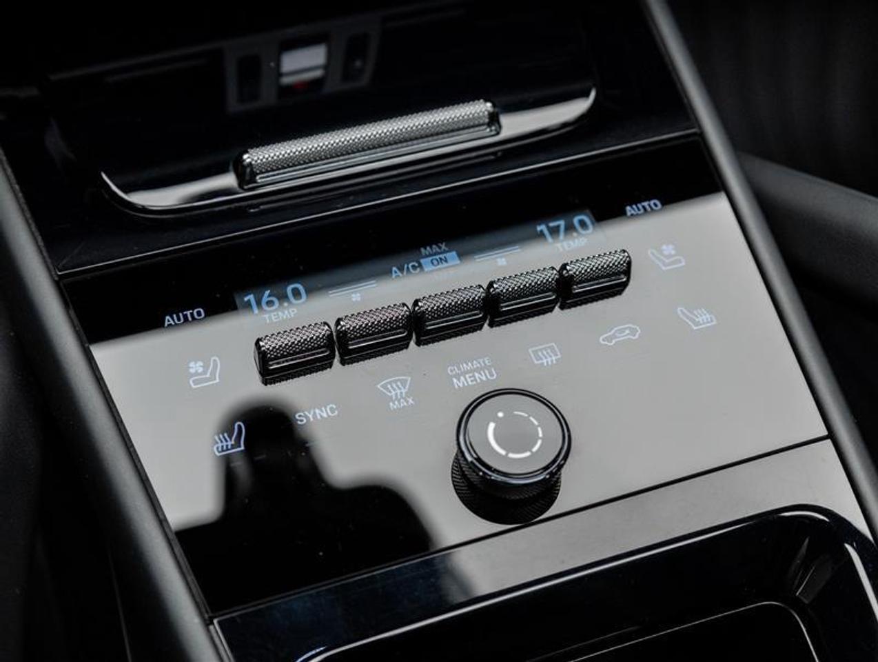 2025 Porsche Cayenne  Photo