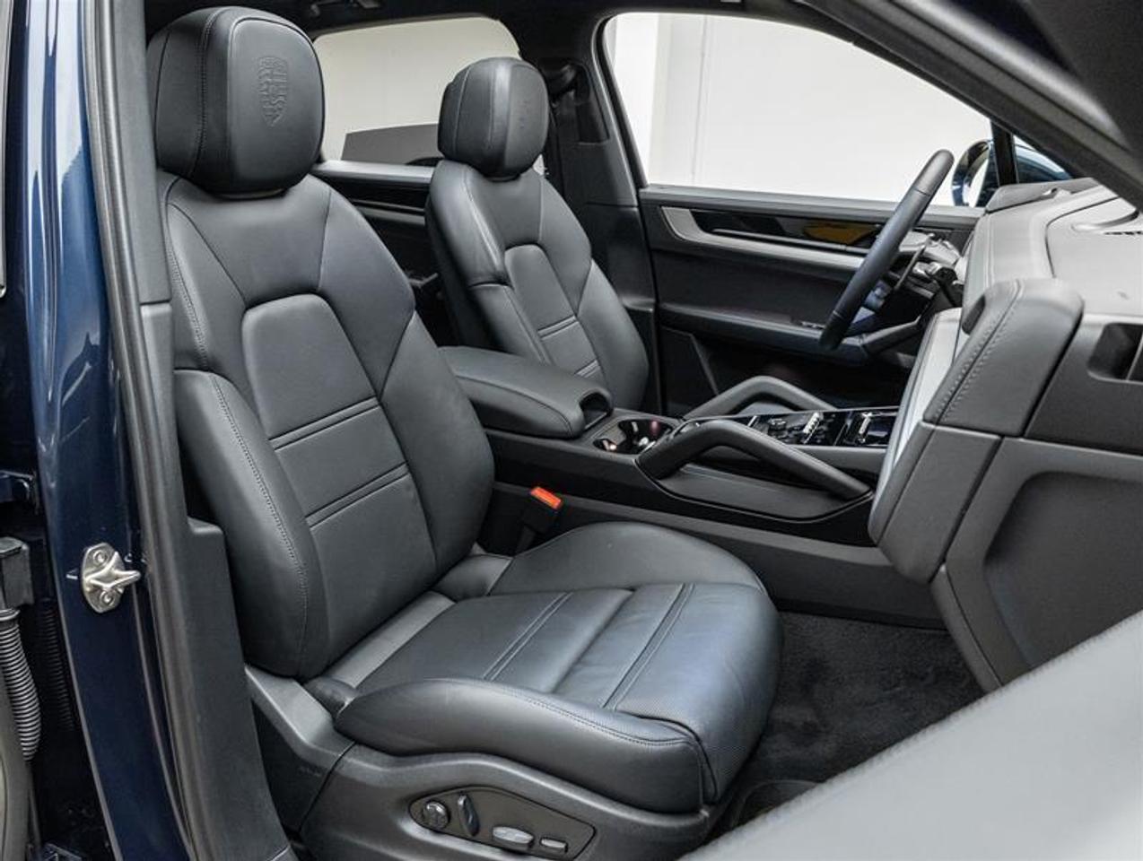 2025 Porsche Cayenne  Photo