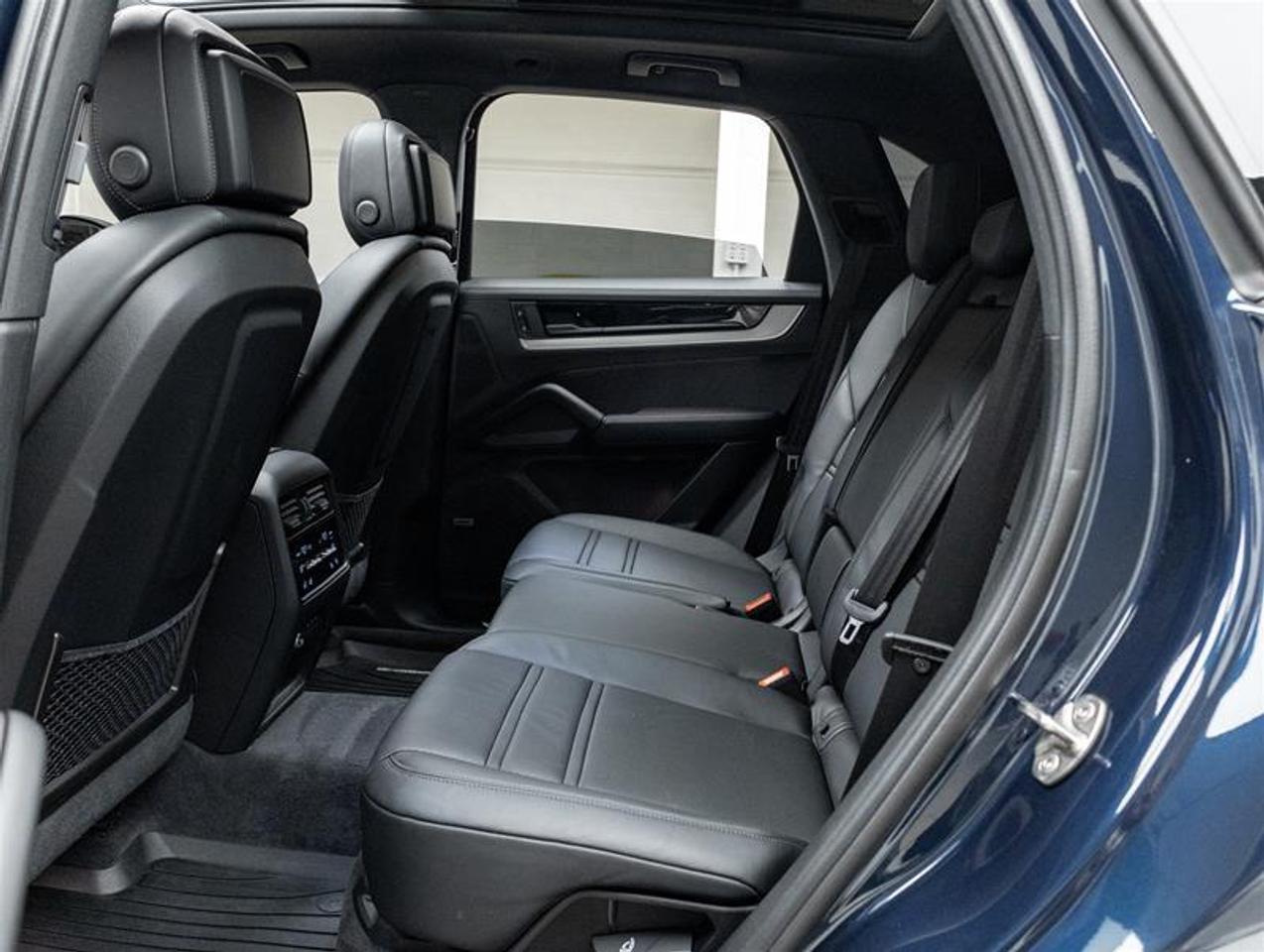 2025 Porsche Cayenne  Photo