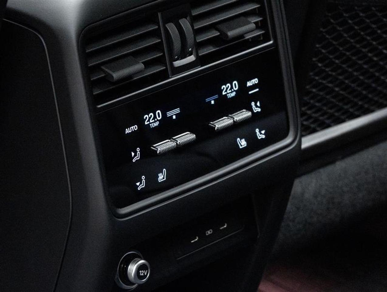 2025 Porsche Cayenne  Photo