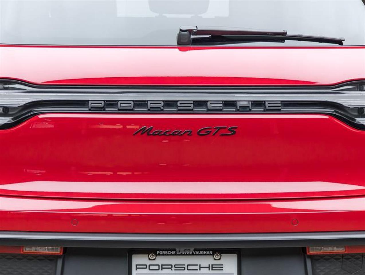 2023 Porsche Macan  Photo