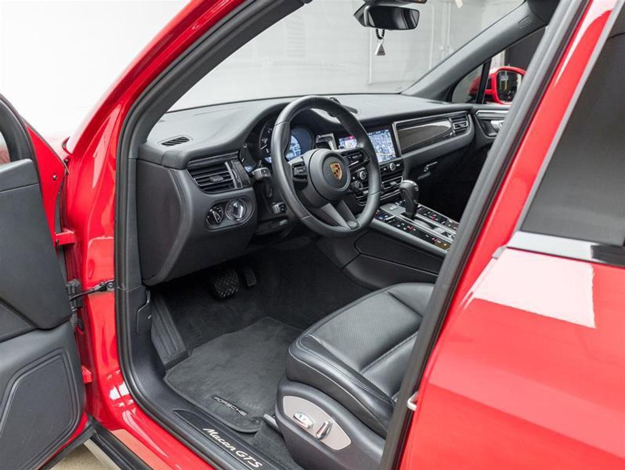2023 Porsche Macan  Photo