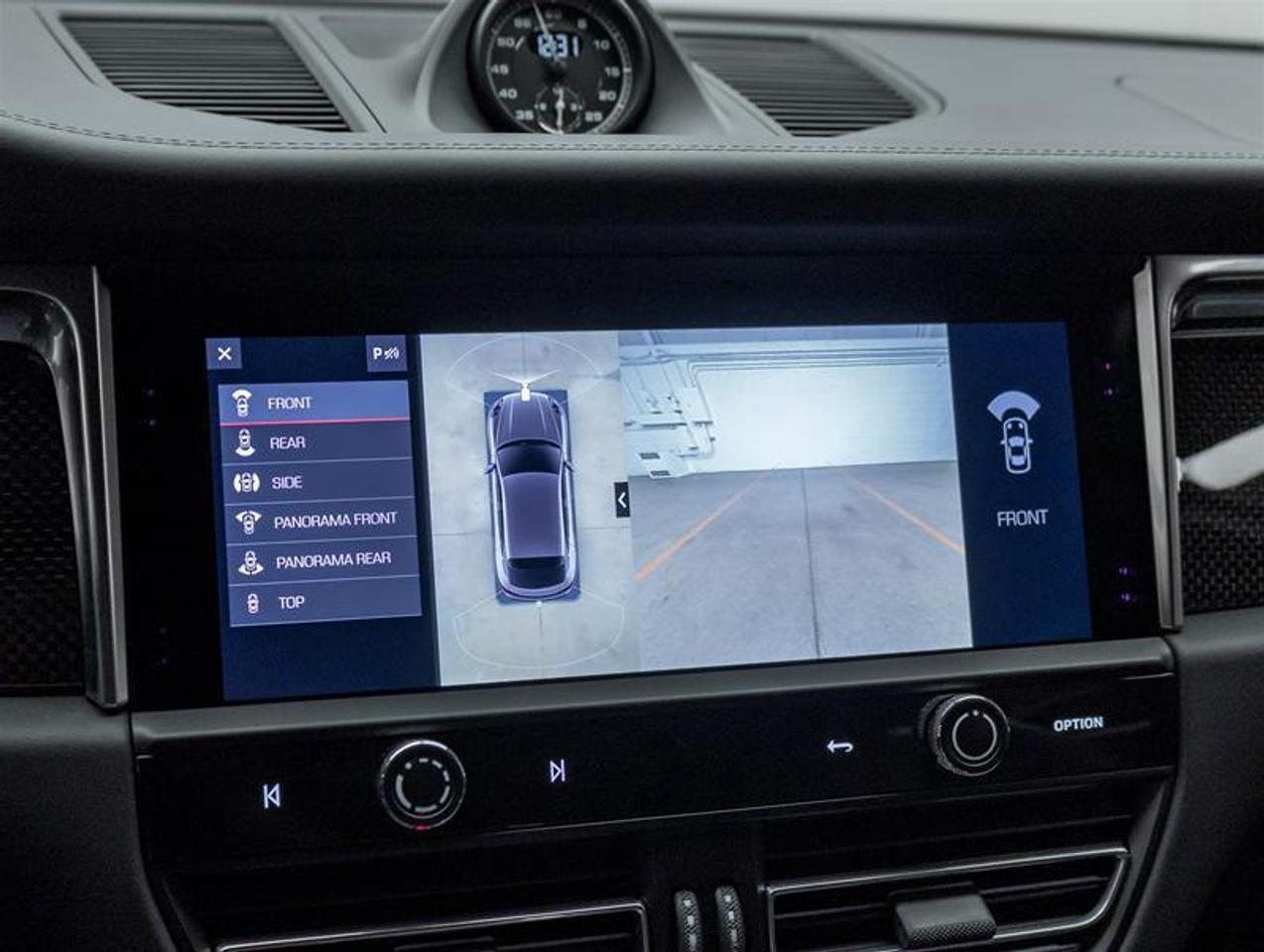 2023 Porsche Macan  Photo