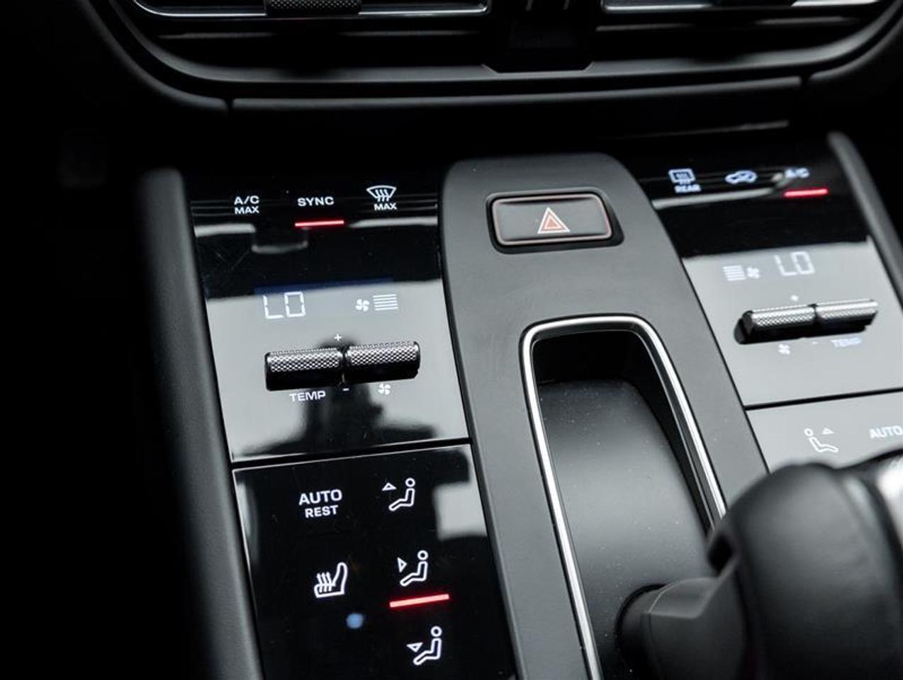 2023 Porsche Macan  Photo