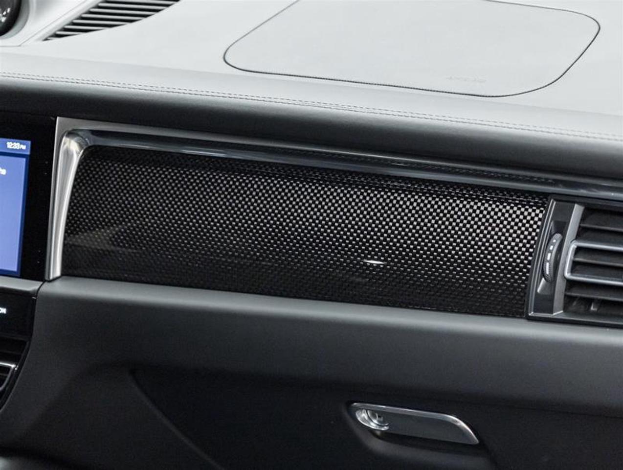 2023 Porsche Macan  Photo