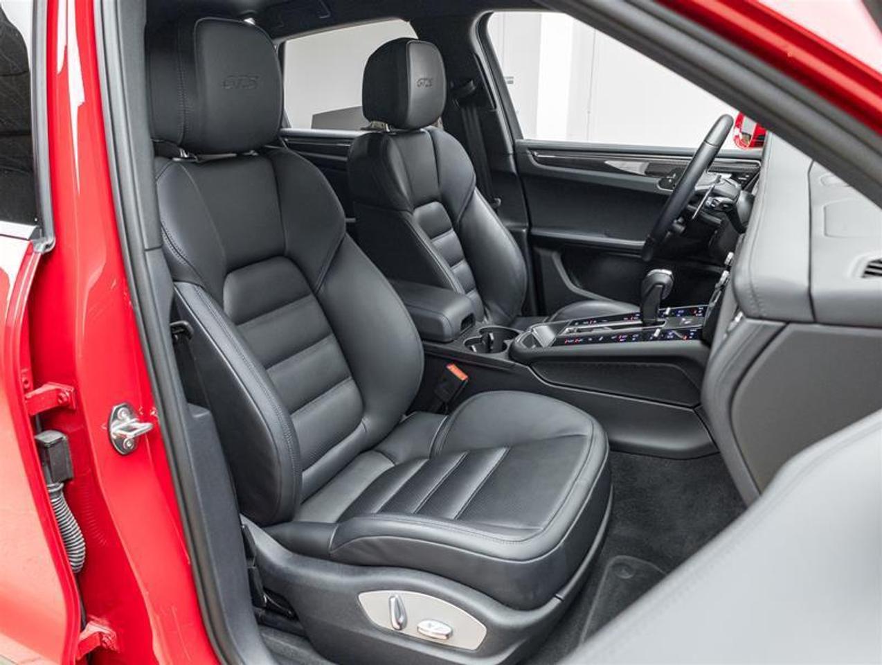 2023 Porsche Macan  Photo