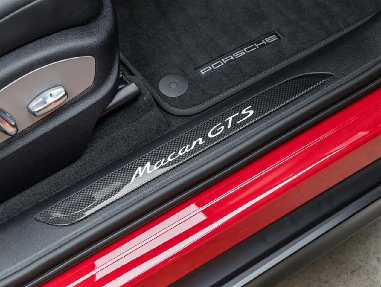 2023 Porsche Macan  Photo