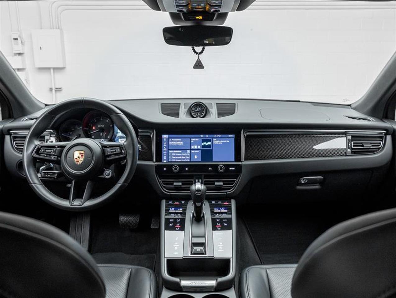 2023 Porsche Macan  Photo