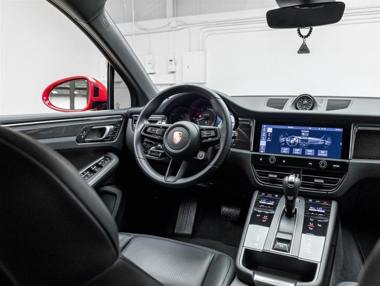 2023 Porsche Macan  Photo