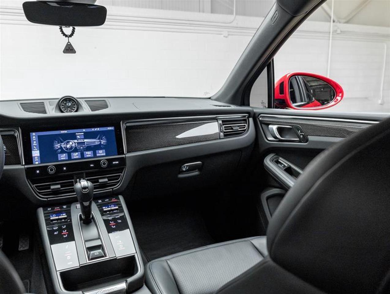 2023 Porsche Macan  Photo