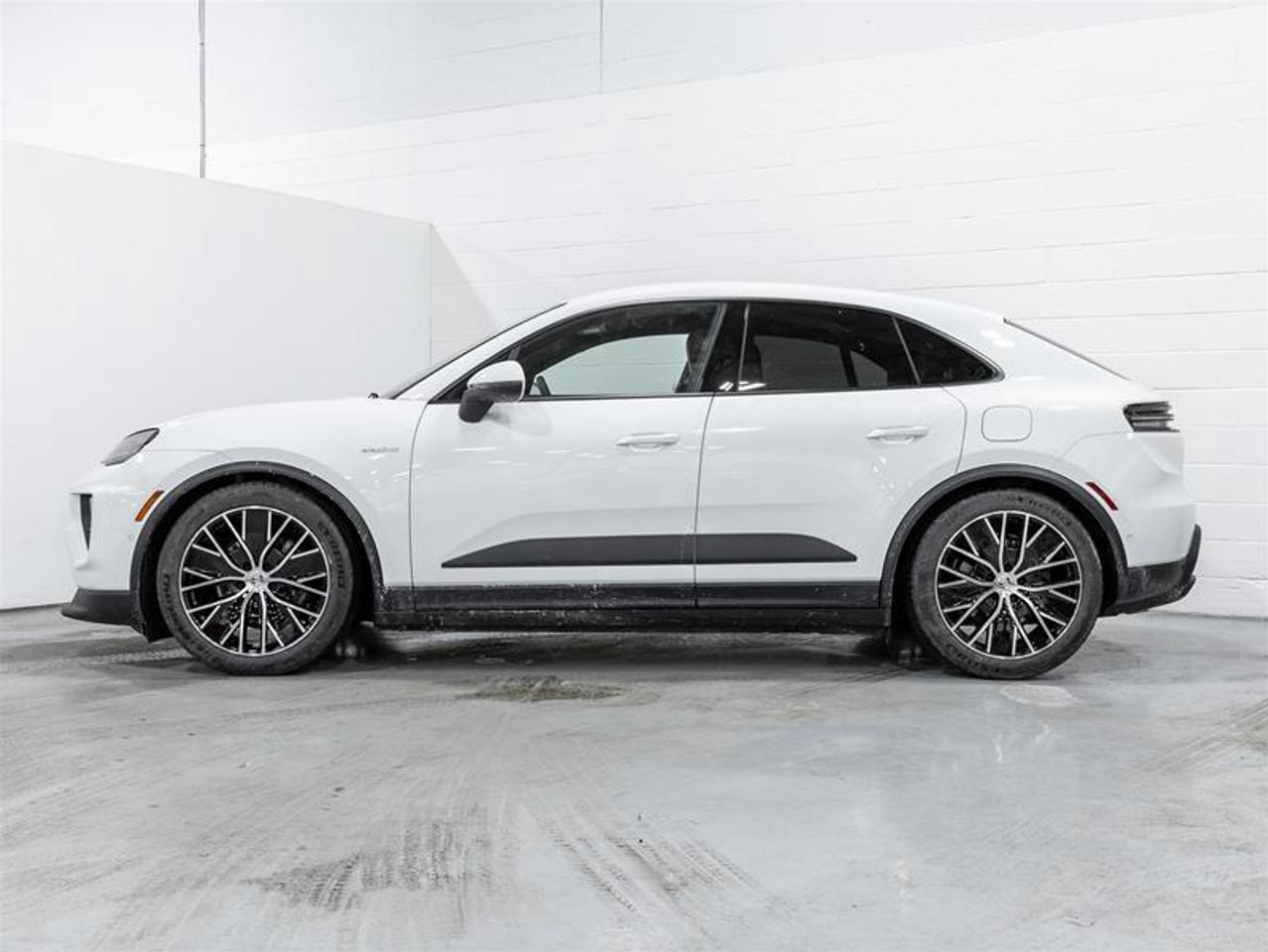 2025 Porsche Macan  Photo