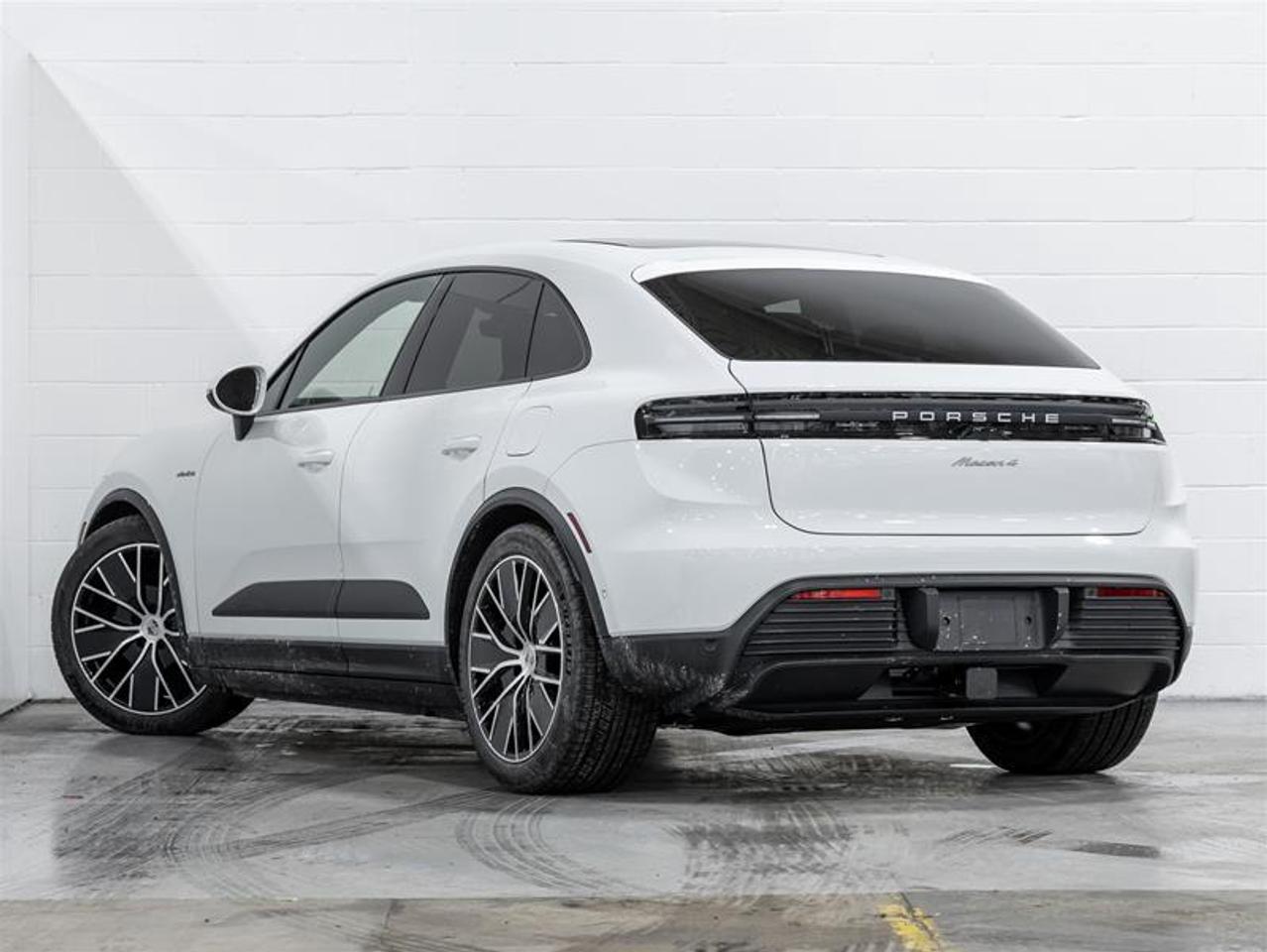 2025 Porsche Macan  Photo2