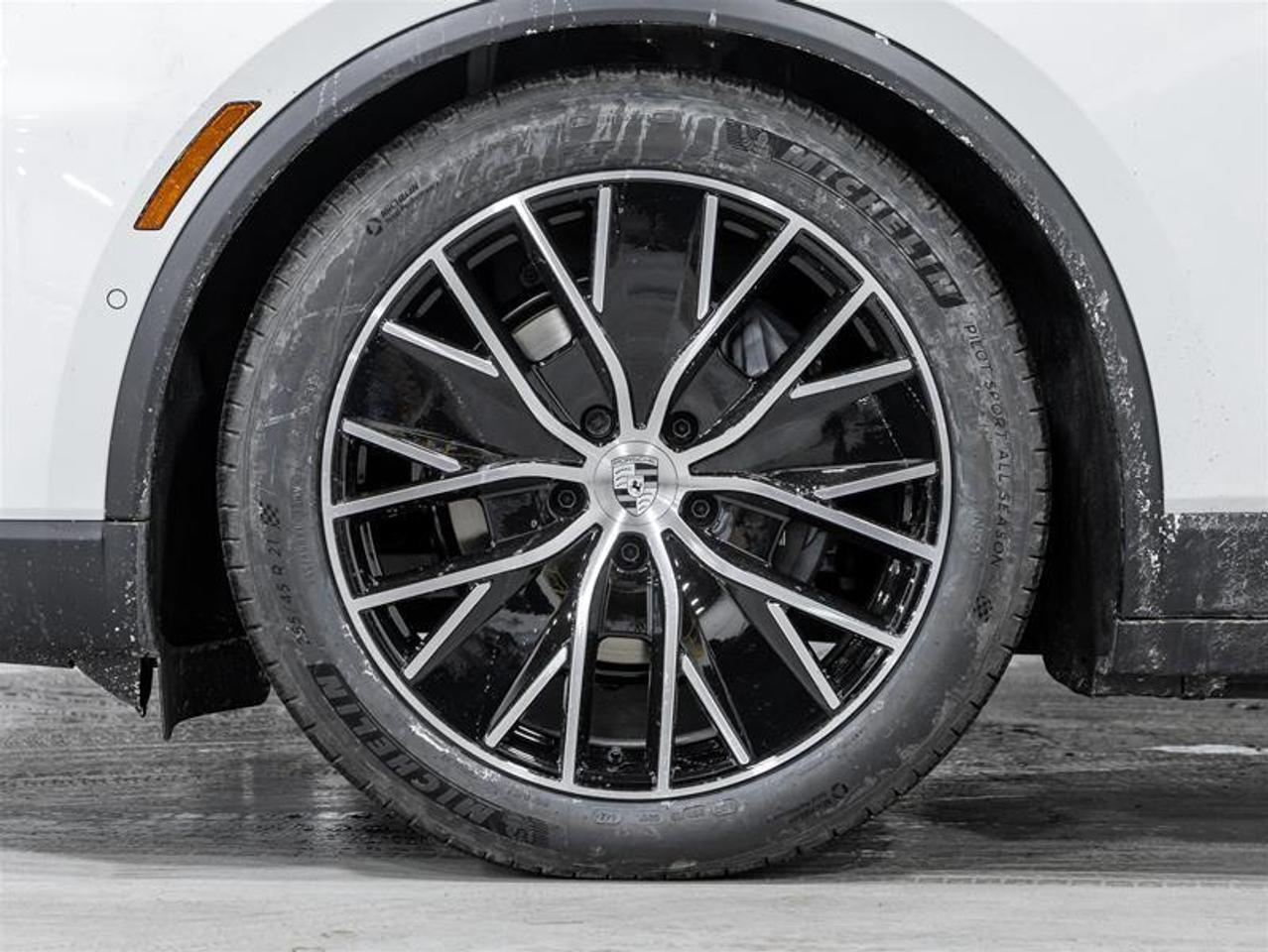 2025 Porsche Macan  Photo