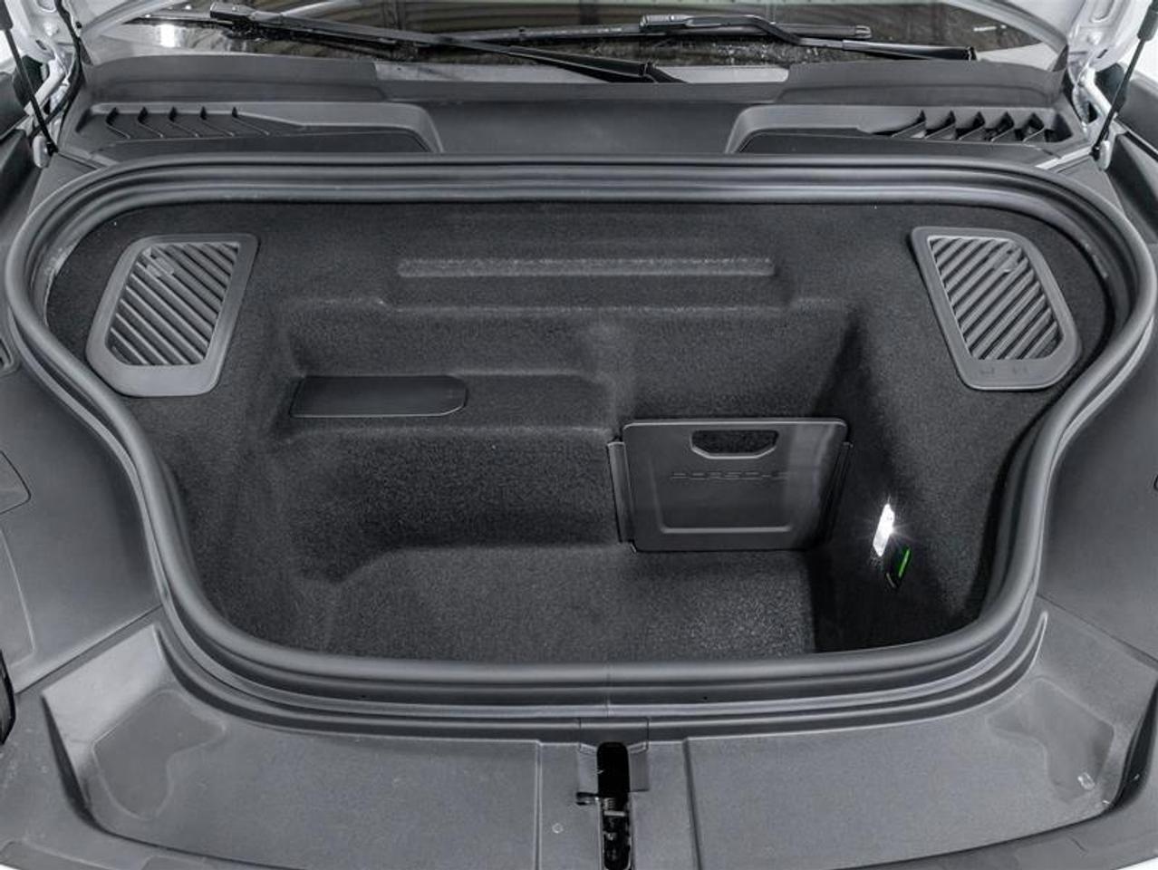 2025 Porsche Macan  Photo