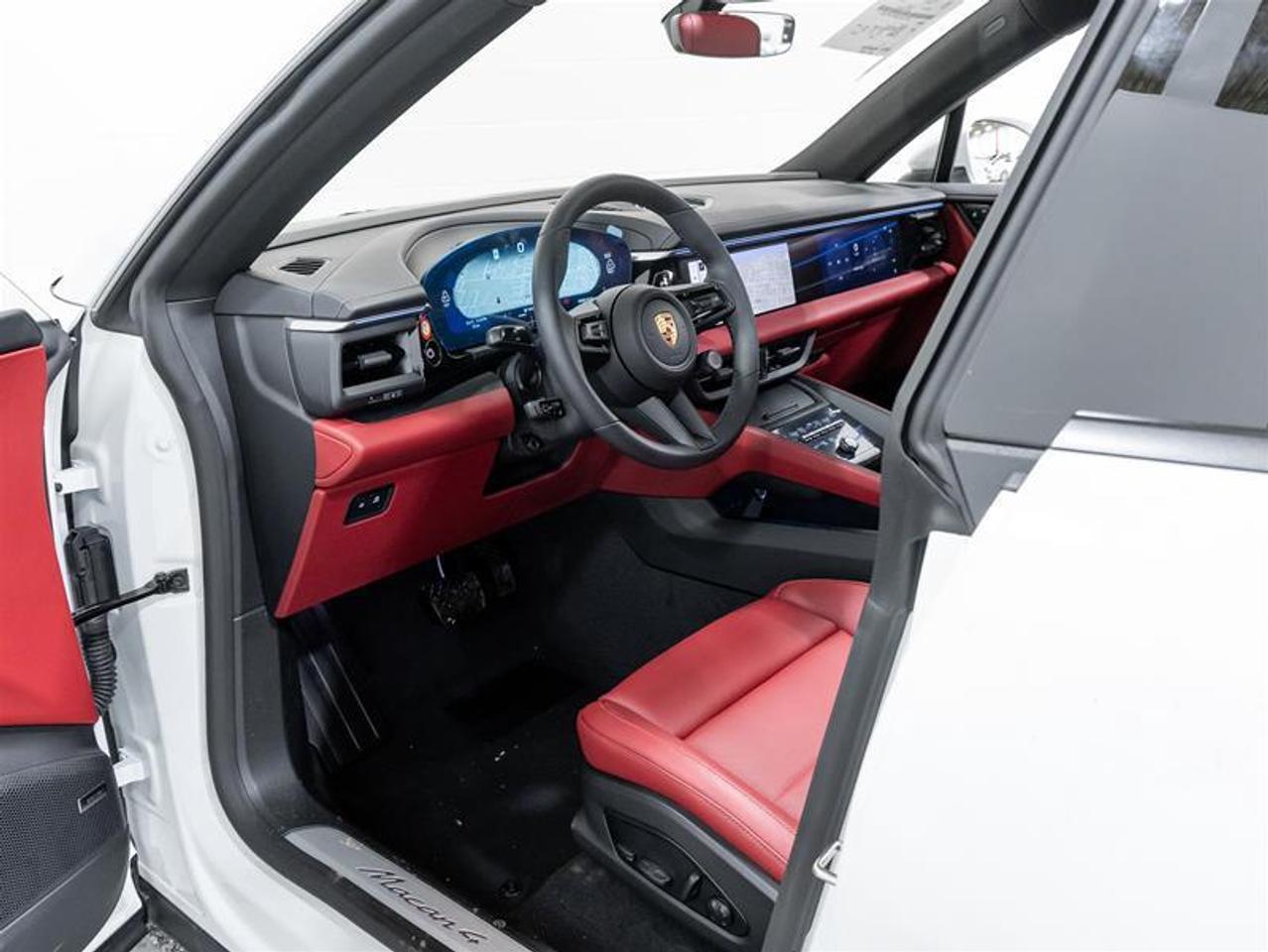 2025 Porsche Macan  Photo