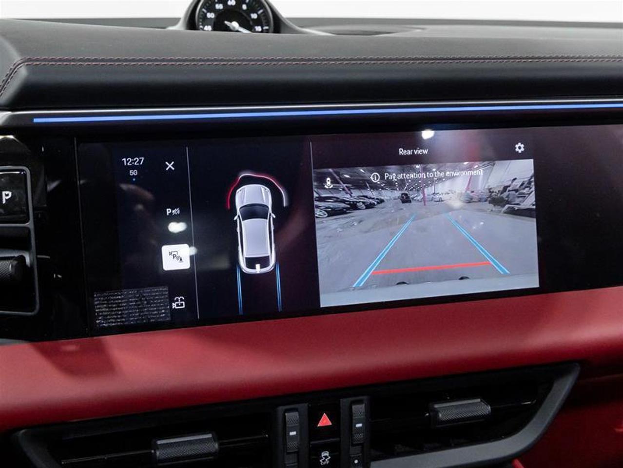 2025 Porsche Macan  Photo