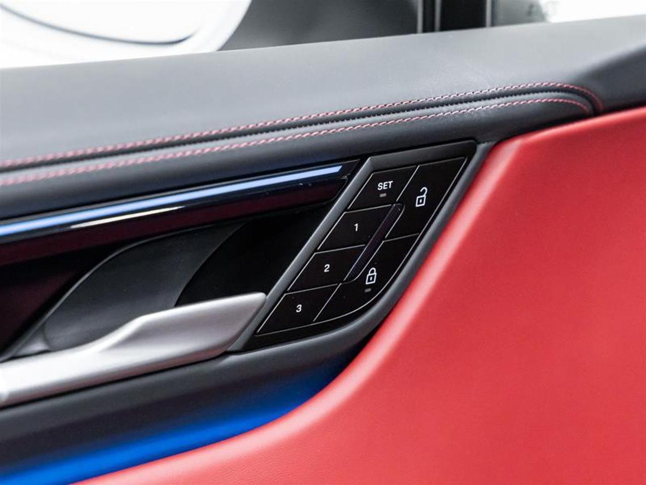 2025 Porsche Macan  Photo