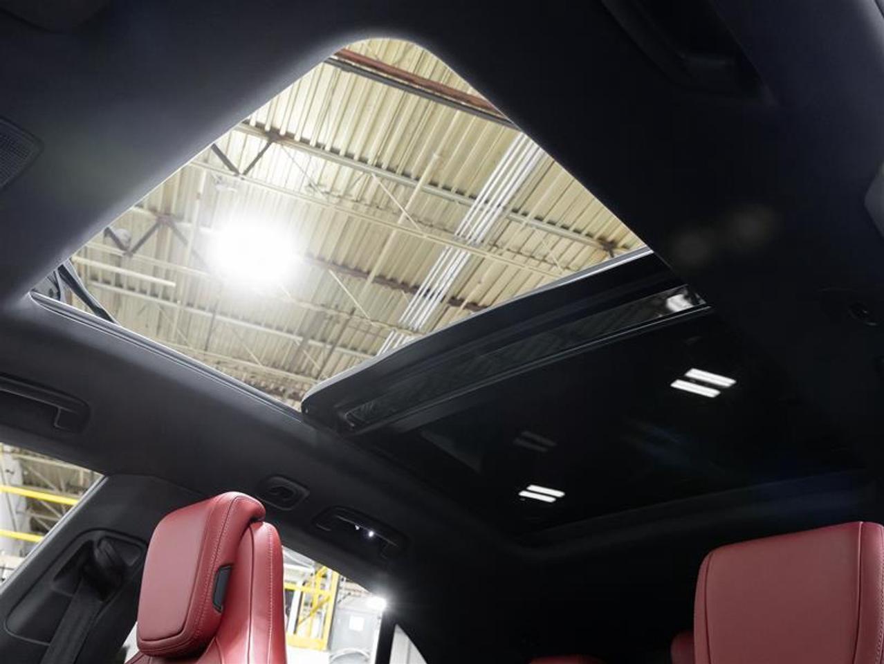 2025 Porsche Macan  Photo