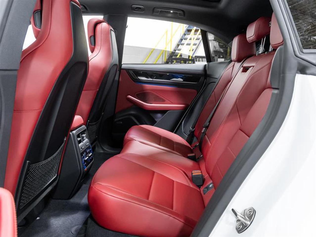 2025 Porsche Macan  Photo