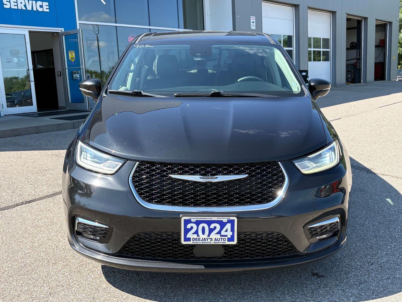 2024 Chrysler Pacifica Touring-L Photo5