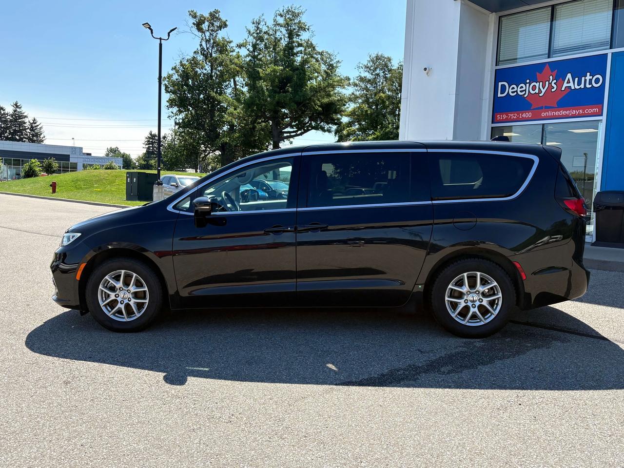 2024 Chrysler Pacifica Touring-L Photo