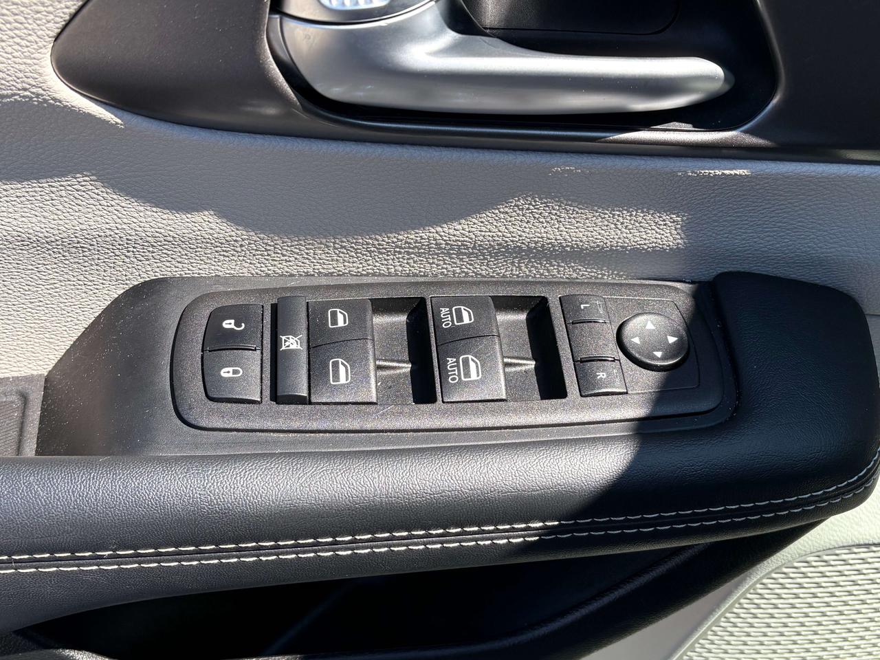 2024 Chrysler Pacifica Touring-L Photo