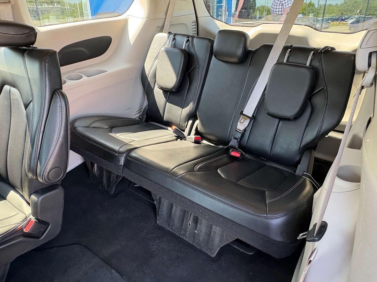 2024 Chrysler Pacifica Touring-L Photo
