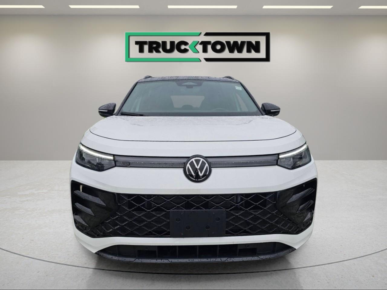 2026 Volkswagen Tiguan Comfortline R-Line Black Edition 4dr All-Wheel Drive 4MOTION Photo