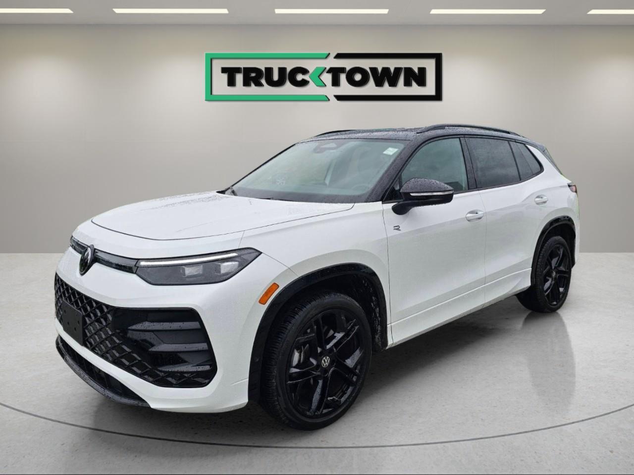 2026 Volkswagen Tiguan Comfortline R-Line Black Edition 4dr All-Wheel Drive 4MOTION Photo