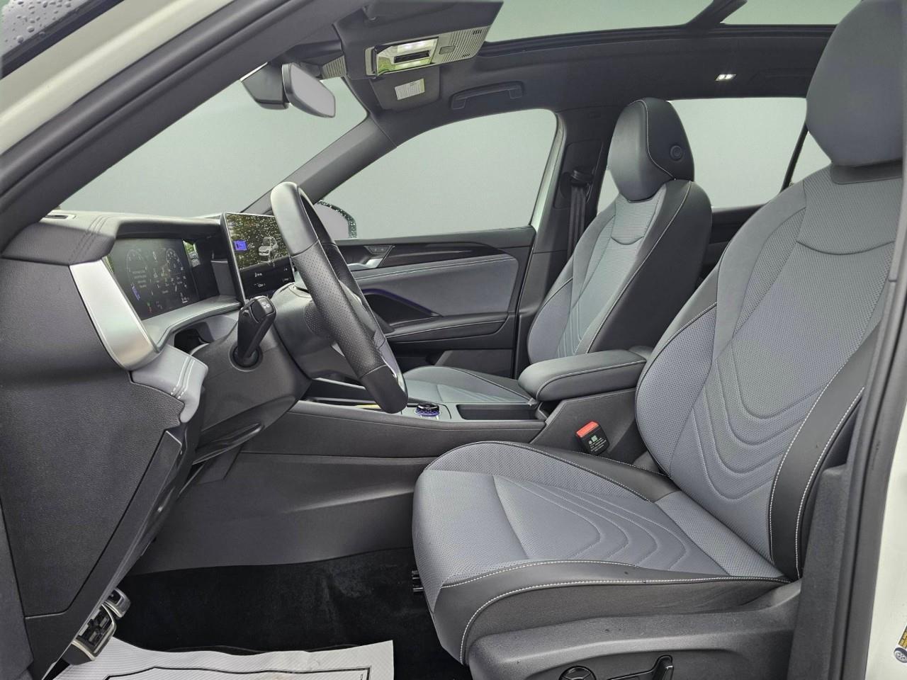 2026 Volkswagen Tiguan Comfortline R-Line Black Edition 4dr All-Wheel Drive 4MOTION Photo