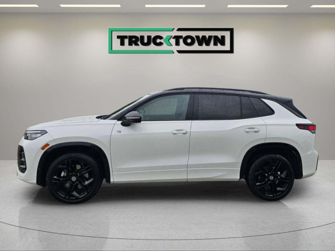 2026 Volkswagen Tiguan Comfortline R-Line Black Edition 4dr All-Wheel Drive 4MOTION Photo