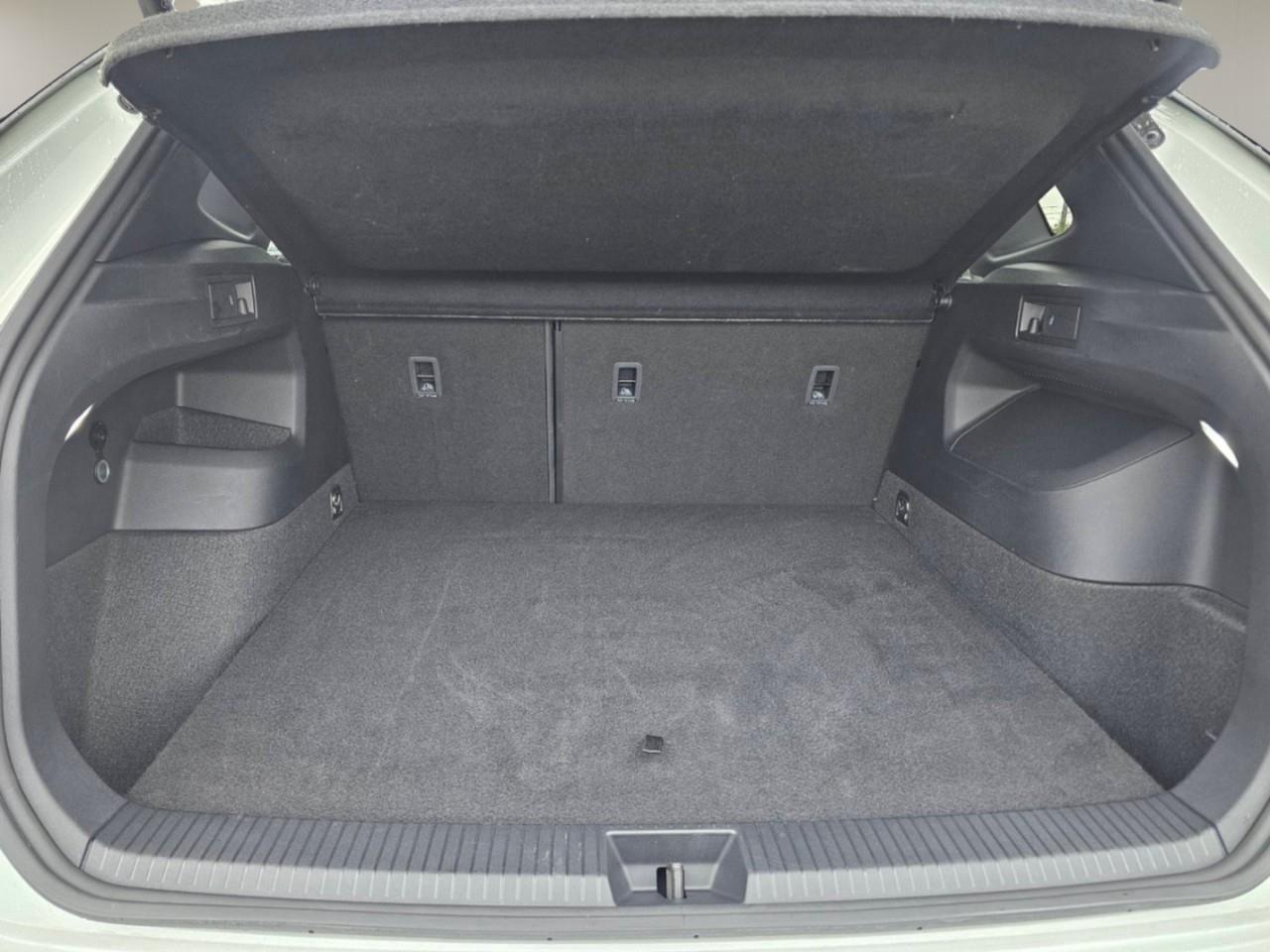 2026 Volkswagen Tiguan Comfortline R-Line Black Edition 4dr All-Wheel Drive 4MOTION Photo
