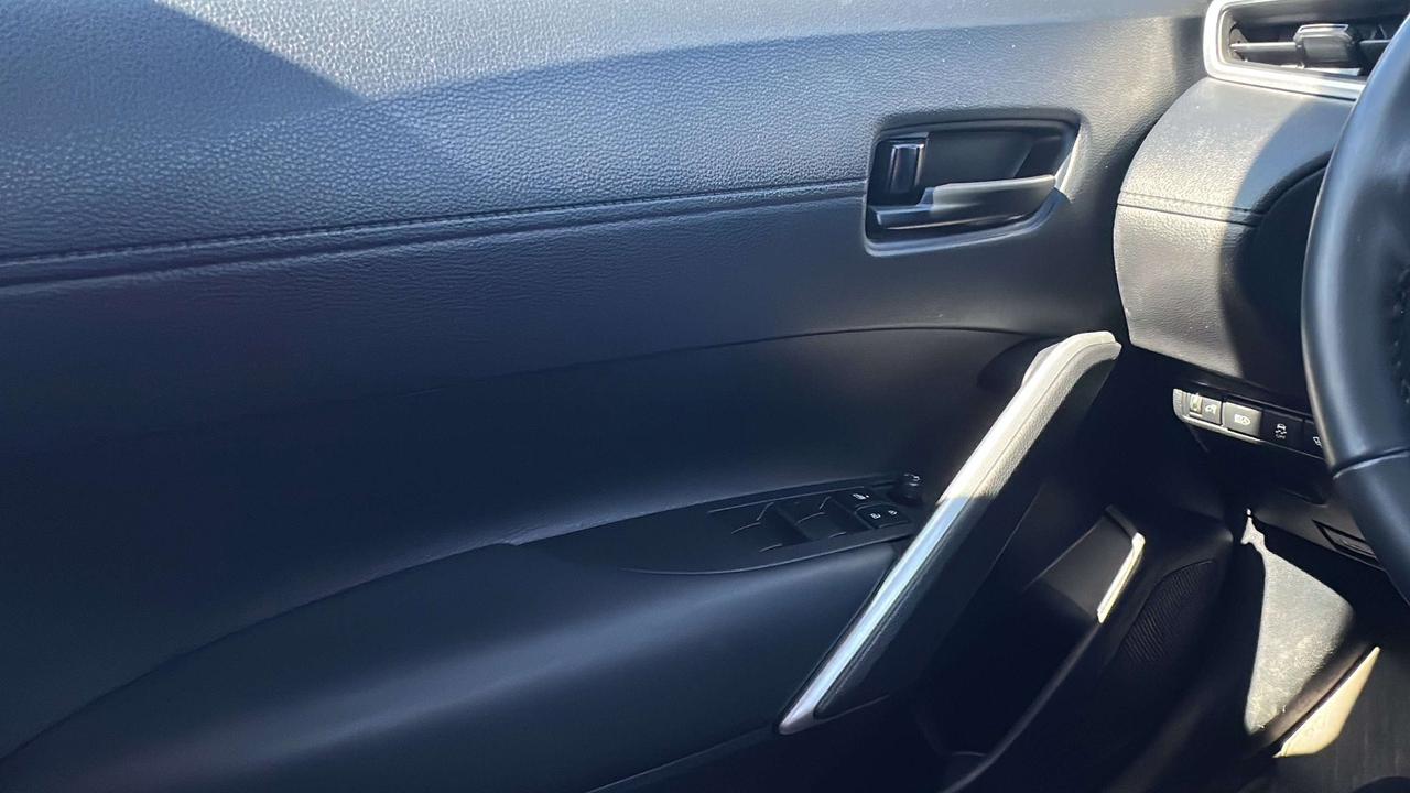2026 Toyota Corolla Cross LE Photo