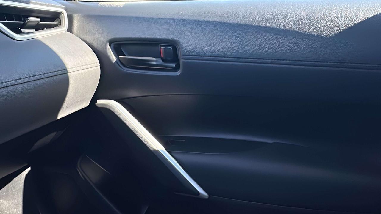 2026 Toyota Corolla Cross LE Photo