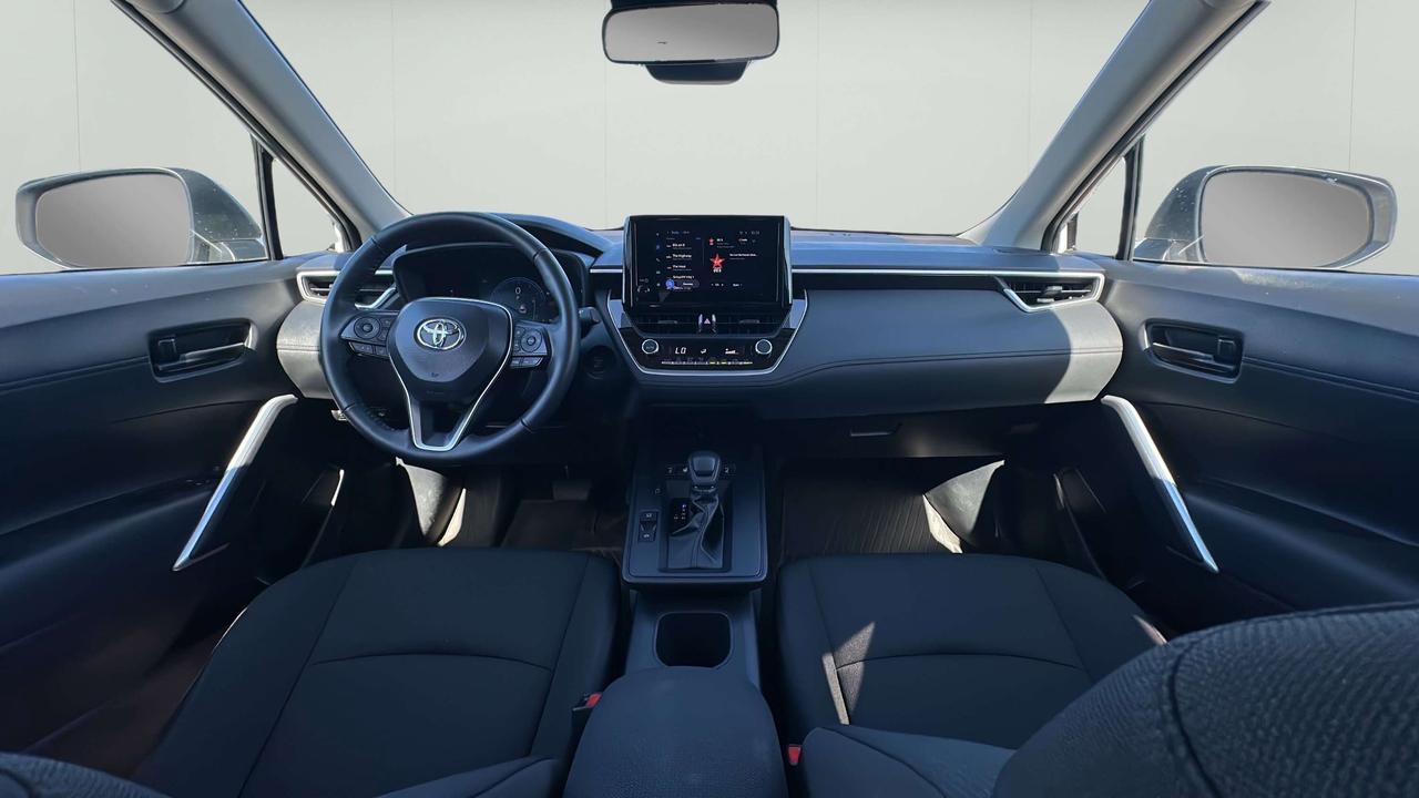 2026 Toyota Corolla Cross LE Photo