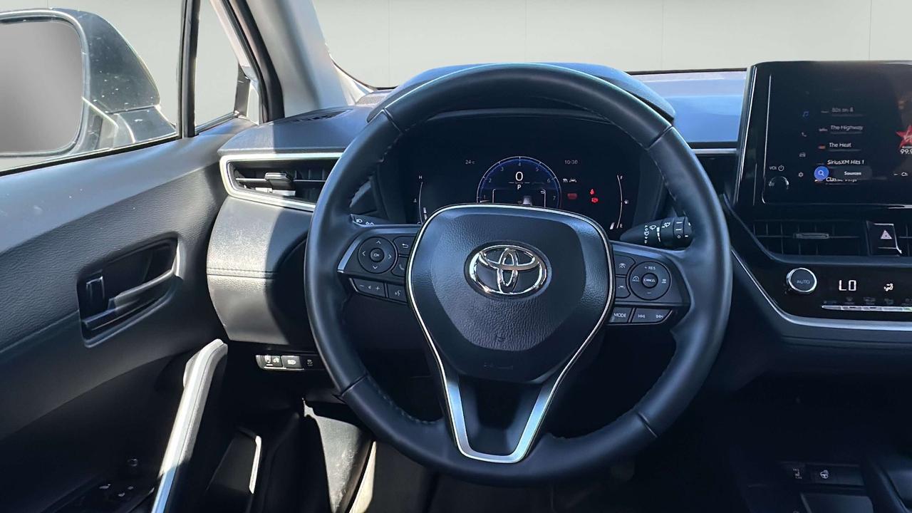 2026 Toyota Corolla Cross LE Photo