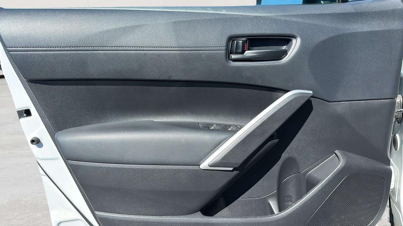 2026 Toyota Corolla Cross LE Photo