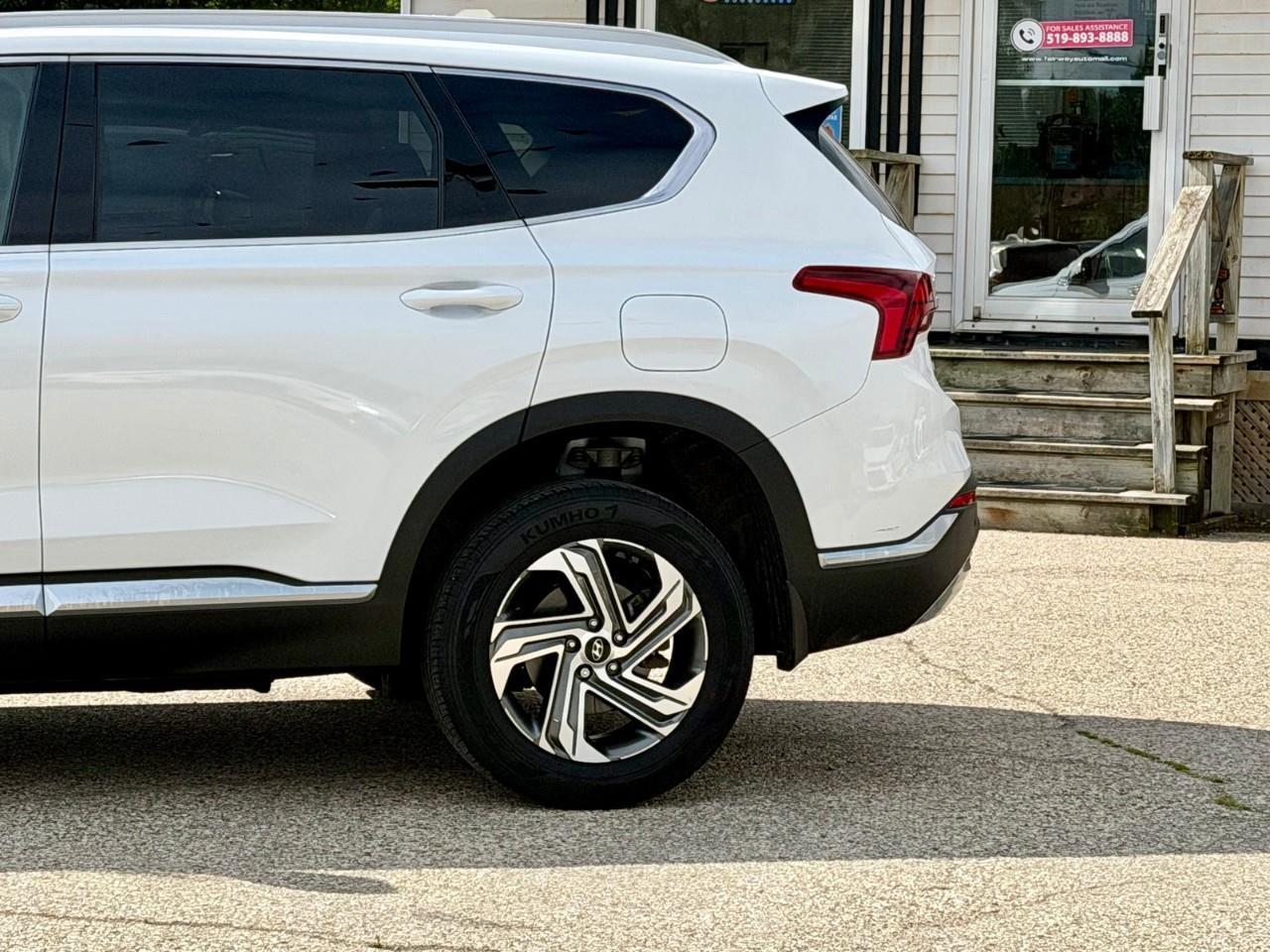 2023 Hyundai Santa Fe Preferred 4dr All-Wheel Drive Photo3